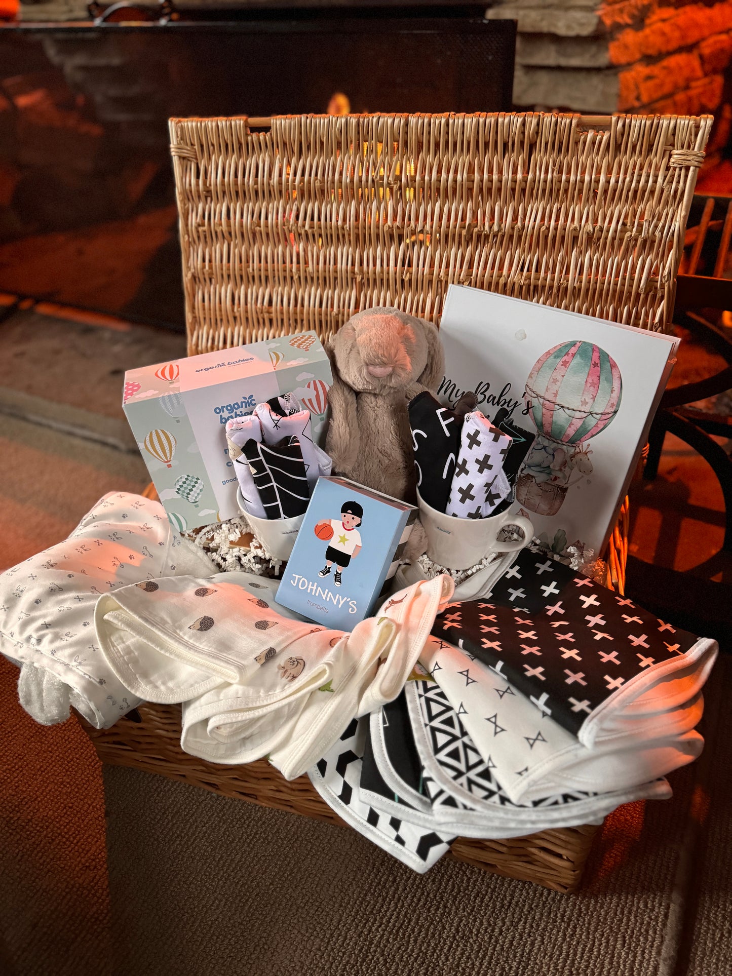 Large Welcome To The World Baby Neutral Hamper